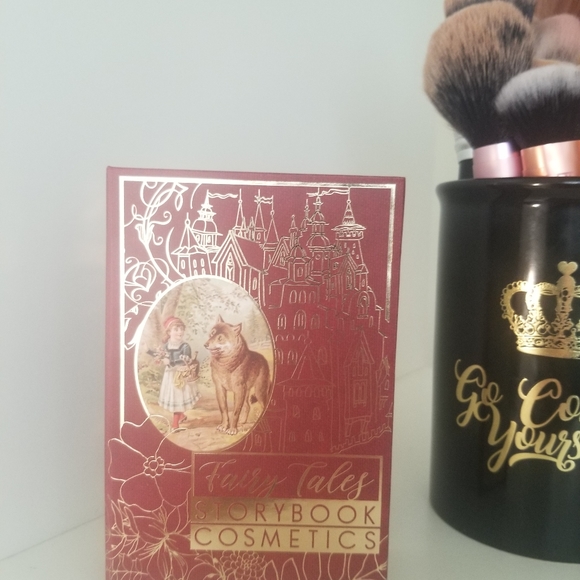 Story Book Cosmetic Red Ridding Hood Pallete - Picture 2 of 2